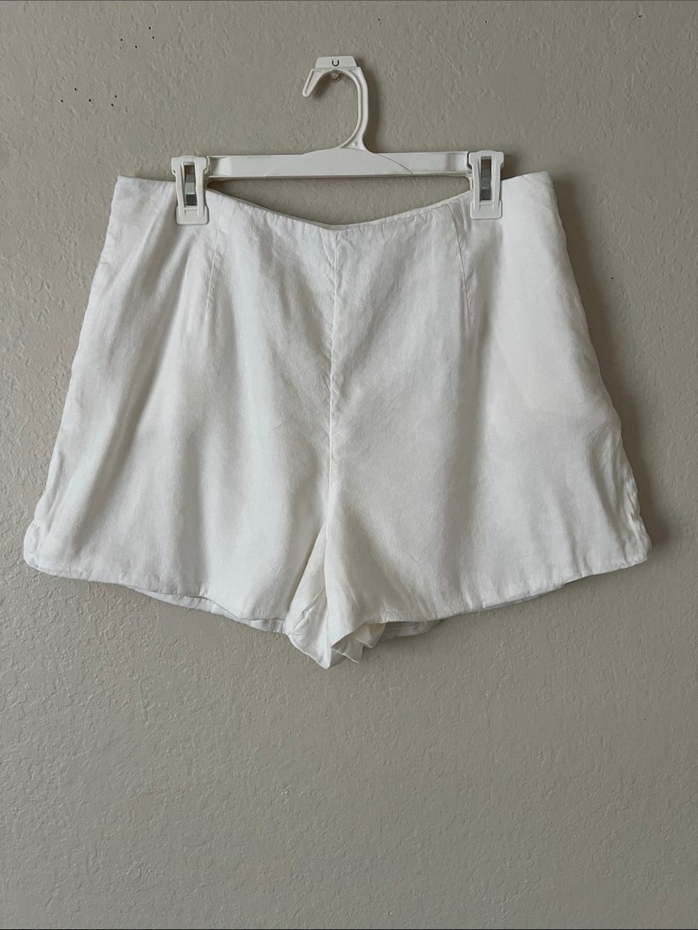 NWOT ANTONIO MELANI Linen Blend Shorts White Size 12